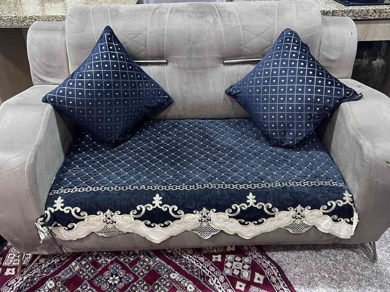 السلام عليكم قنفات للبيع عيبها حرك بسيط واضح بصورها والرجلينات بـَسہ يرادلهن ضبط السعر 250 مع المفرش كامل


**إذا كنت صاحب هذا الإعلان وتريد حذفه لأي سبب، رجاءا أرسل رسالة إلى الدعم الفني**