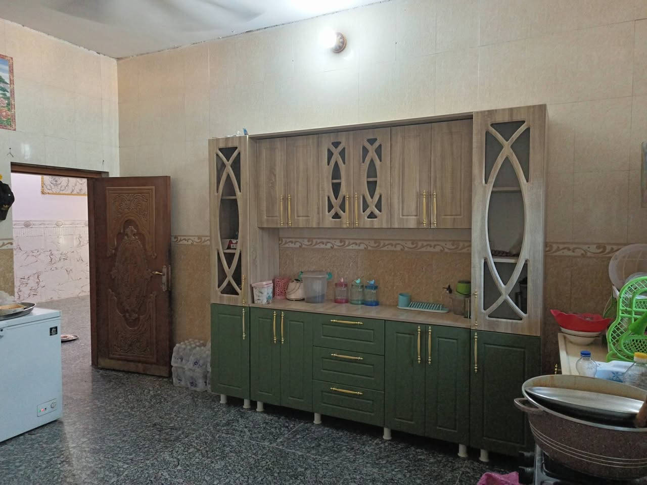 بيت 200 م طابق واحد ركن على ساحه غرفتين هول استقبال حمامات 2
حله حي المعلمين قرب ملعب علي ناصر 

للاتصال ***********
