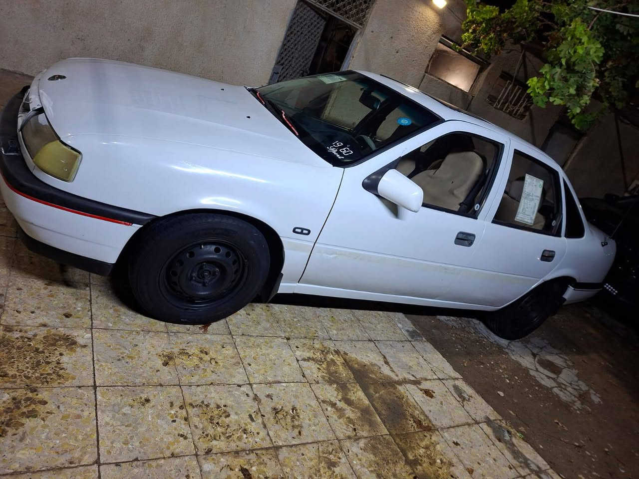 السلام عليكم اوبل فكترا 16موديل 92 سياره نضيفه حداديه جديده بولبرنات جديده بيها تلحيضات بصيطه السعر 38 وبيها مجال مكاني النجف الاشرف ابو صخير رقم الهاتف /***********
