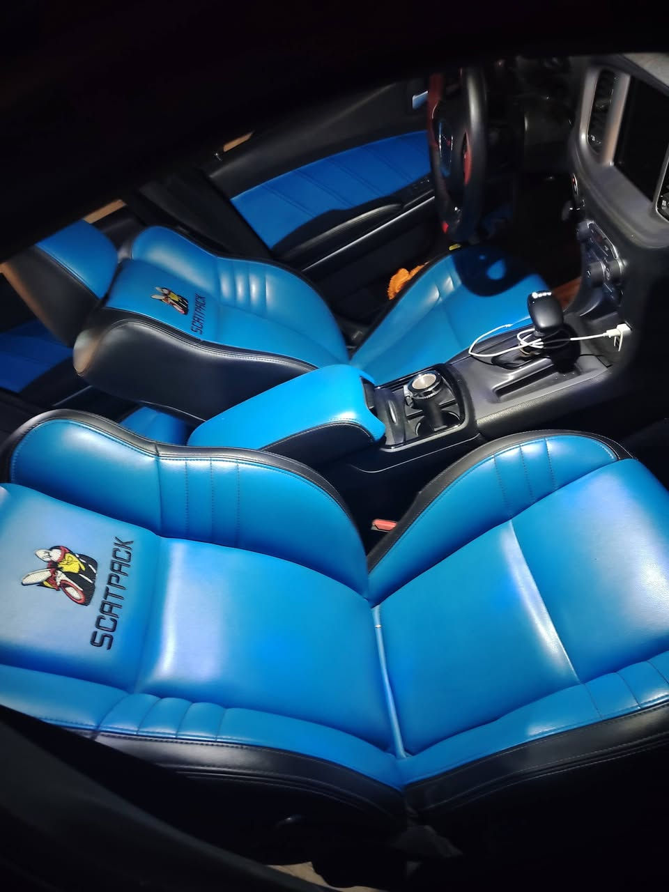 السلام عليكم
كشنات جارجر 2023 سكات باك
دبل حضن تدفئة تبريد
مشتغلهة حسين شمارة
مراوس حسب القناعة 
أو للبيع سعرهة 5 ورقات
***********
***********
