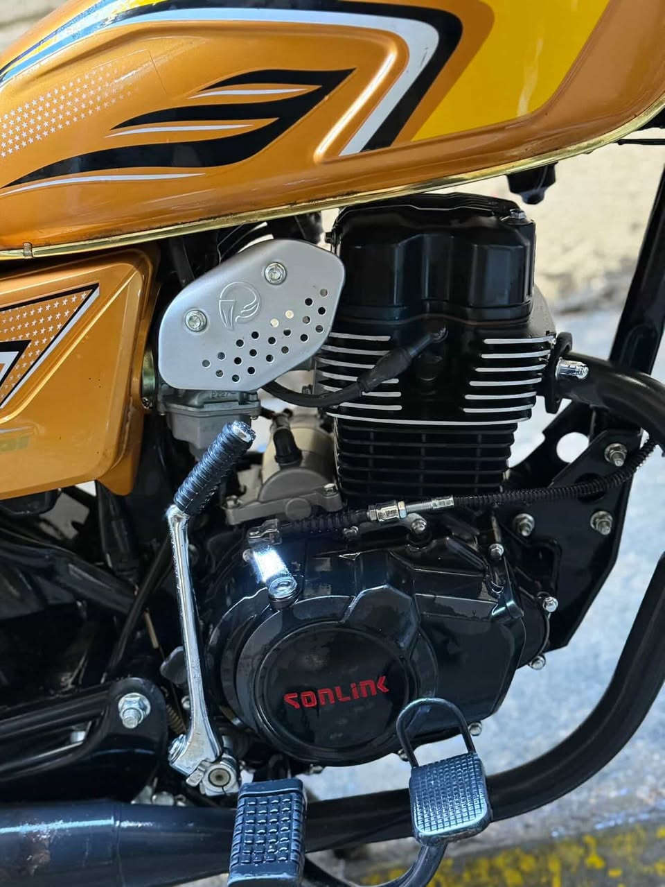 سلام عليكم دراجه ايراني مكينه 200 لدراجه خير من الله ومصالها هواي من نازله للشارع ماشيه 5000 اله لدراجه خير من الله موقع/اعظميه رقم:***********
