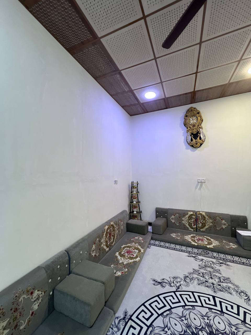 دار سكن للبيع
#المساحة :: 200م على شارع 10م
إبي الخصيب ابو كوصرة قرب سنتر طة
ملك صرف زراعي عراقي نموذج 25
#يحتوي :: كراج واسع حديقة صحيات خارجية
أستقبال مطبخ صالة واسعة مناور عدد اثنين 
إضافة إلى غرفتين منام وصحيات داخلية ودرج
#السعر :: 70 مليون قابل للتفاوض 
#للأستفسار :: ***********
