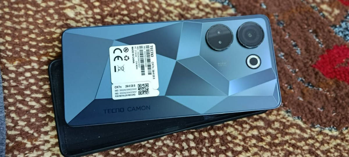 سلام عليكم جهاز تيكنو كامون 20 برو للبيع نضيف جدا مكان نجف  ***********
