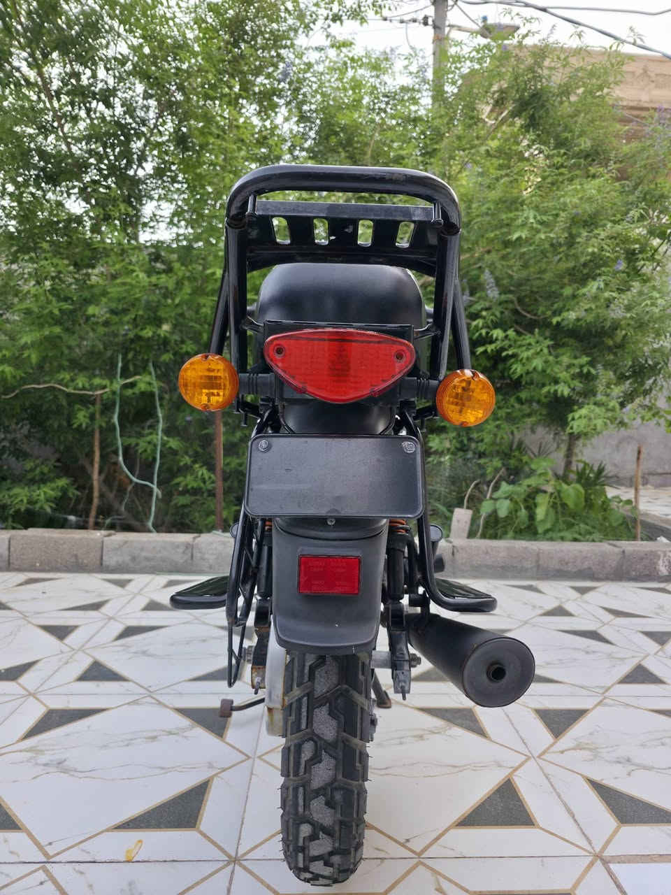 السلام عليكم
 للبيع دراجة بجاج بوكسر 150cc
​الموديل: 2022
​ الممشى: 5,000 كم فقط (استخدام خفيف جداً بحكم المماش)
​الحالة العامة: ممتازة، نظيفة جداً 
​الموقع: البصرة / كرمه علي.
​السعر: 1,750,000 دينار
​للتواصل والمعاينة يرجى مراسلتي أو الاتصال: ***********
