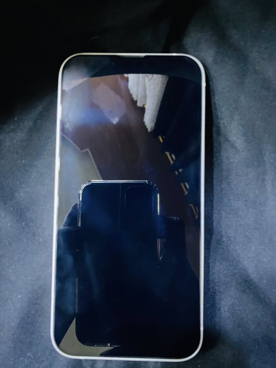 سلام عليكم. ايفون13 
ذاكرة 128 
بطارية88
 شرق اوسط
 مشتري قبل6اشهر من الوكاله
 جديد وياه ملحقاته كارتونه 
سعره550وبي مجال حك الجيه
للتوصل خاص او واتساب ***********
