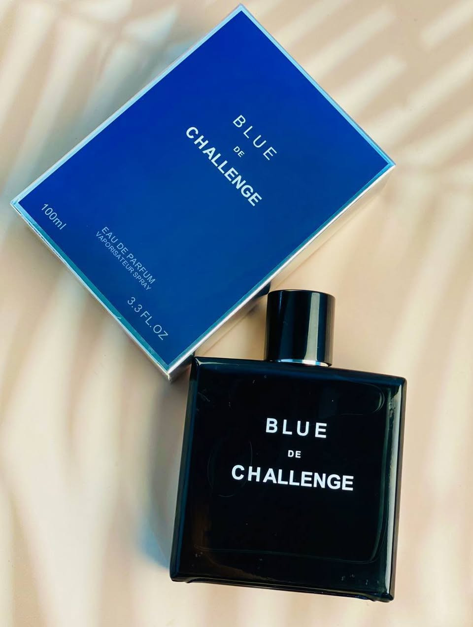 ✨💙 بلو دي شانيل – Bleu de Chanel 💙✨

عطر الأسطورة الرجالي، مزيج من الانتعاش والهيبة والجاذبية… يبدأ بنفحات منعشة من الليمون والجريب فروت، يندمج معها عمق الزنجبيل والنعناع، ويستقر على قاعدة أنيقة من خشب الصندل والبخور والمسك.
رائحة تجسد القوة، الثقة، والكاريزما في كل لحظة ✨

🌿 البداية (المقدمة):
الليمون • البرغموت • النعناع
انتعاش نظيف يفتح العطر بثقة وأناقة.

🌸 القلب (الوسط):
الزنجبيل • جوزة الطيب • الياسمين
دفء وتوابل ناعمة تضيف فخامة ولمسة رجولية لامعة.

🌲 القاعدة (النهاية):
خشب الصندل • العنبر • اللبان • خشب الأرز
ثبات عالي ورائحة راقية تبقى على الجلد وتخلي حضورك أقوى بمرور الوقت.

السعر خاص


**إذا كنت صاحب هذا الإعلان وتريد حذفه لأي سبب، رجاءا أرسل رسالة إلى الدعم الفني**