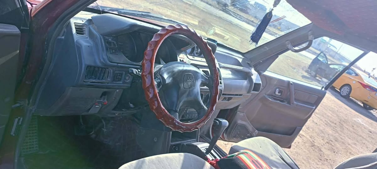 السلام عليكم من رخصه الأدمن باجيرو موديل 98 رقم قادسيه تحويل مباشر مكينه وكير اوتو محور فيفتي تخم تاير كهربائيات شغاله دواخل نضيفه مصبوغه جمالي حداديه نضيفه 
مكان السيارة الديوانيه 
موبايل ***********
السعر 65 وبيه مجال 
اخوان مكلف بالنشر اتصل على راعيه وتدلل
