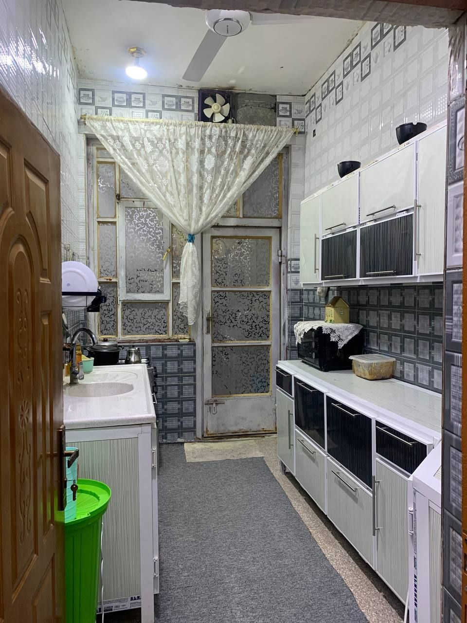 بيت ناصريه ثوره مساحه ١٠٠م طابقين طابوك كونكريت الارضي غرفه وصاله واستقبال ومطبخ وصحيات
والطابق الثاني ٣غرف وصاله صطح شتايكر سعره ١٦٥ بي مجال البيت جديد 
للإستفسار *********** او *********** او *********** مكتب نجمة الابداع للعقار الثوره مقابيل حسينية سيد عواد
