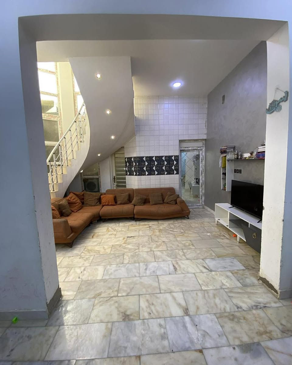 دار للبيع في الخصيمة في شارع المستوصف 
خدمات تبليط ومجاري وارصفه 
المساحة 120 متر
الواجها 10 متر 
النزال 12 
بناء 2022 
طابقين كونكريت مسلح
الطابق الاول يحتوي على غرفة وصاله ومطبخ واستقبال وصحيات خارجية وداخلية
الطابق الثاني ثلاث غرف ومجمع صحيات
الطابق الاول ارضية مرمر
الطابق الثاني ارضية بورسلاين
علق ب ( بذكر الله ) ويجيك السعر على خاص
للأستفسار مراسلةالصفحه او الاتصال ع الرقم التالي ***********
او زيارة المكتب التقيه شارع عشرين مكتب يحيى التميمي للعقار
يتوفر لدينا قطع بجميع التوزيعات
تابع الصفحة حتى يجيك كلشي جديد يخص العقار
