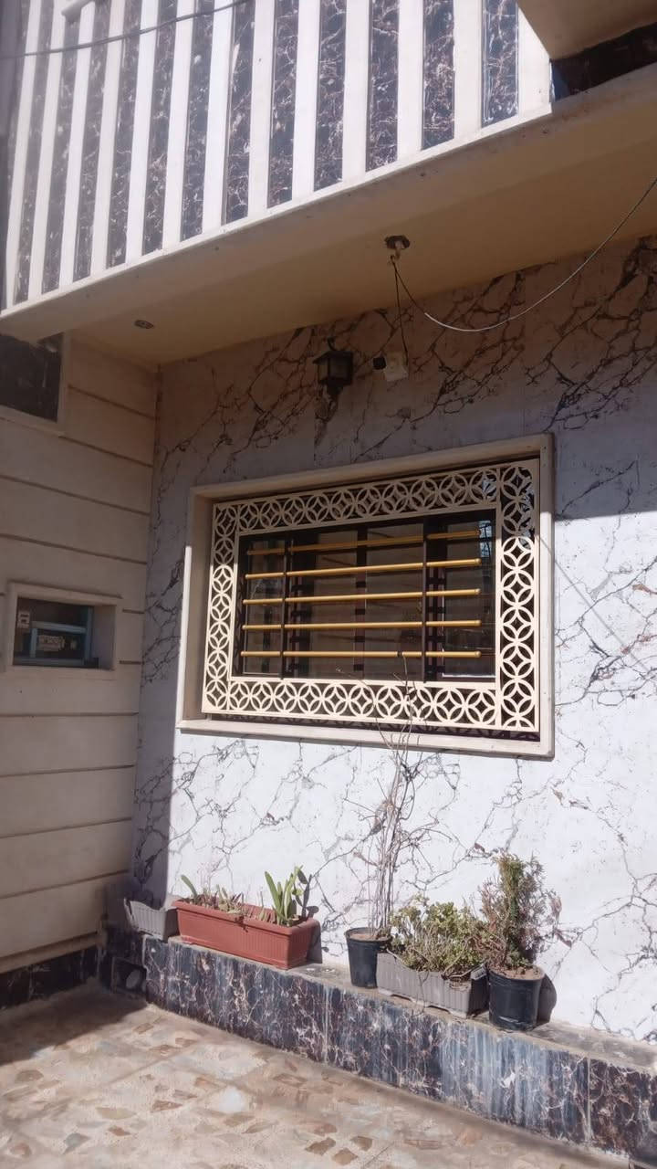 سلام عليكم
بيت بصلاح الزراعي قرب عل شارع المقبره
مساحه 155متر واجه 9ونص نزال 17ونص
طابقين 6غرف نوم سند ملك  سعر 145و بي مجال
*********** /***********
