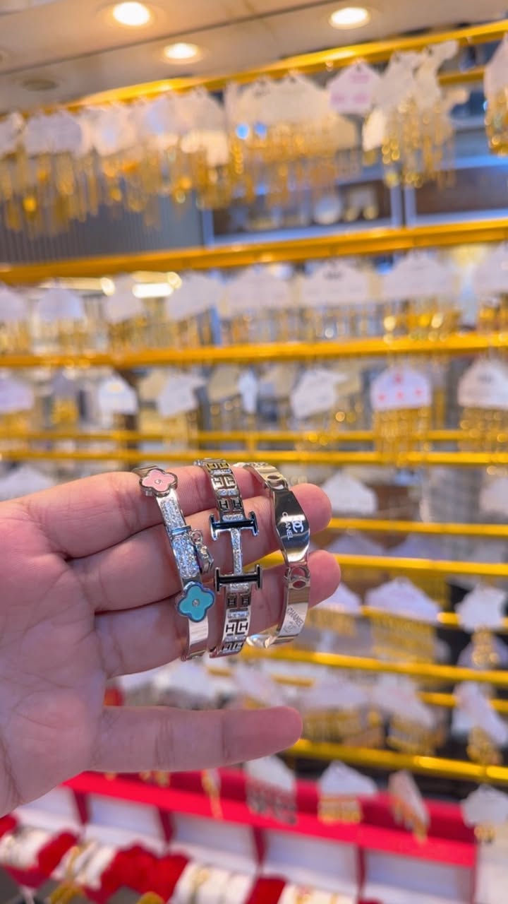 مساء الخير 
وفرنالكم سوارات شوفو جمال سعررر 3000 الاف ❤️


**إذا كنت صاحب هذا الإعلان وتريد حذفه لأي سبب، رجاءا أرسل رسالة إلى الدعم الفني**