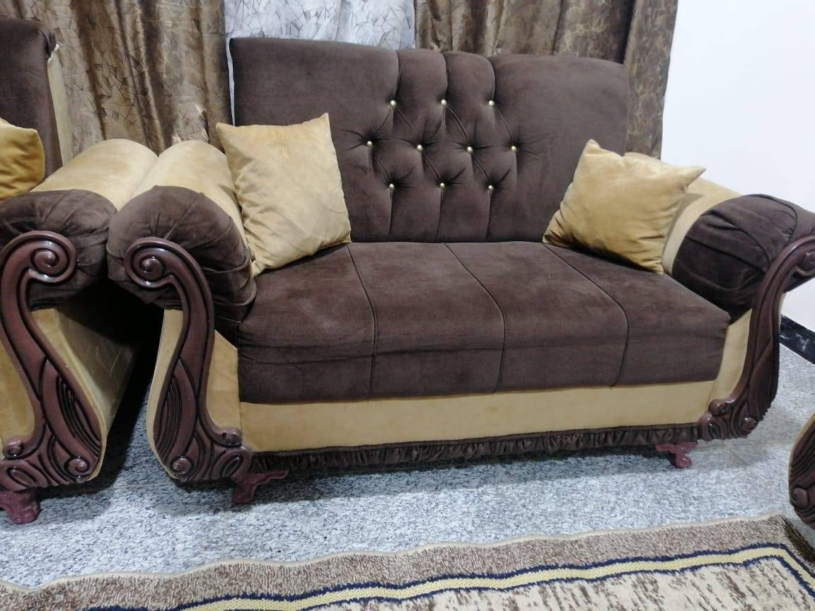 للبيع 
١٠ مقاعد تخم سعر ٢٠٠
الطباخ ٥ عيون شغال نظيف سعر ٢٠٠
كاونتر سنك كامله سعر ٢٥٠
فرن شغال نظيف سعر ٥٠
العنوان الصقلاوية شارع ٢٠
 *********** للاستفسار
