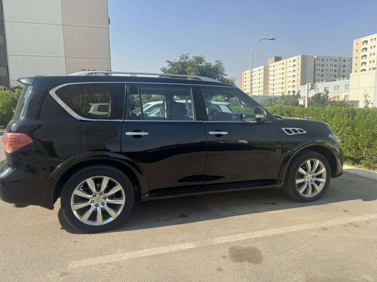 السلام عليكم . سيارة انڤنتي QX80 موديل 2014 محدثة 2017 وارد امريكي حادث چاملغ خلفي الأيمن مصبوغة حزام بأسمي رقم بغداد دولي فول مواصفات رادارات كاميرات اربع اتجاهات دفع رباعي 7 راكب صندوق كهربائي شفط كشنات جلد كهربائي امامي خلفي صدر امامي خلفي ممتاز محرك 8 سلندر تخم تاير تحكم استيرن مثبت سرعة تشغيل عن بعد بصمة تشغيل بصمة باب تبريد 3 قطع فتحة سقف اشاير بالمري بعد بيه هواي مواصفات السعر على الخاص 
الاتصال على الرقم او المراسلة عبر الواتساب ***********
ملاحضة سعرها جداً مناسب
