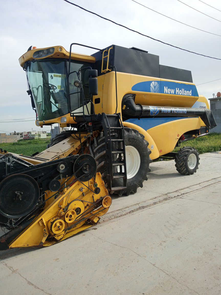 السلام عليكم للبيع حاصدات اثنين نيوهولند Cs حجم 540 دبل ادرام طبلة ٢٠فود حلك لعاب قفل اكسل والثانية تك ادرام طبلة 17فود المعمل هوه العنوان موصل قضاء الحمدانية رقم الهاتف ***********
