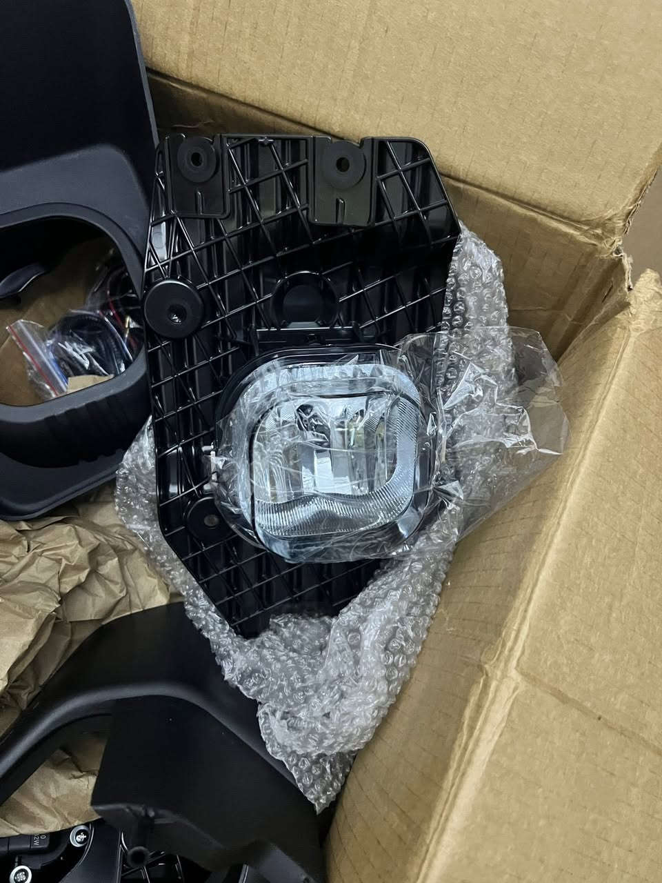 سلام عليكم
كشافات ضباب 
فورد F250/F350
مديل 2011/2016
السعر 100$
رقمي ***********
