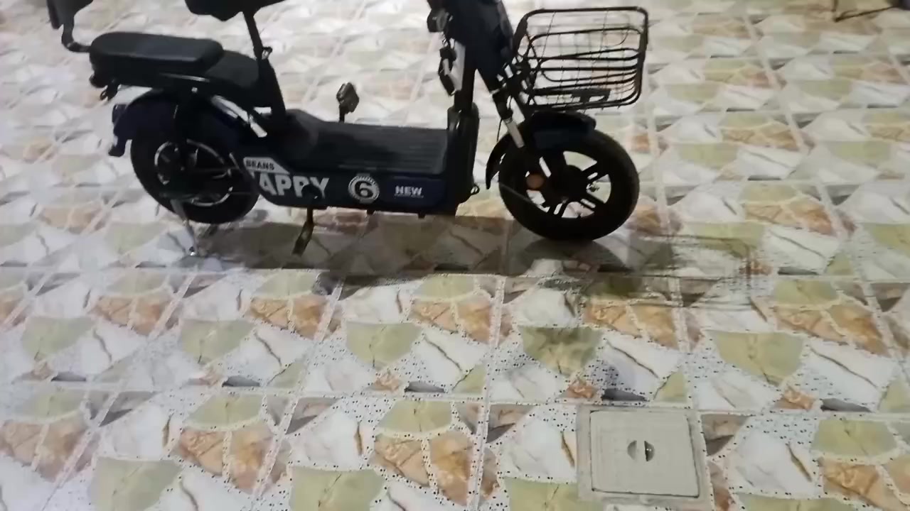 السلام عليكم ورحمة الله وبركاتة  دراجه شحن للبيع وبسعر مناسب 150 رقم  الهاتف ***********
