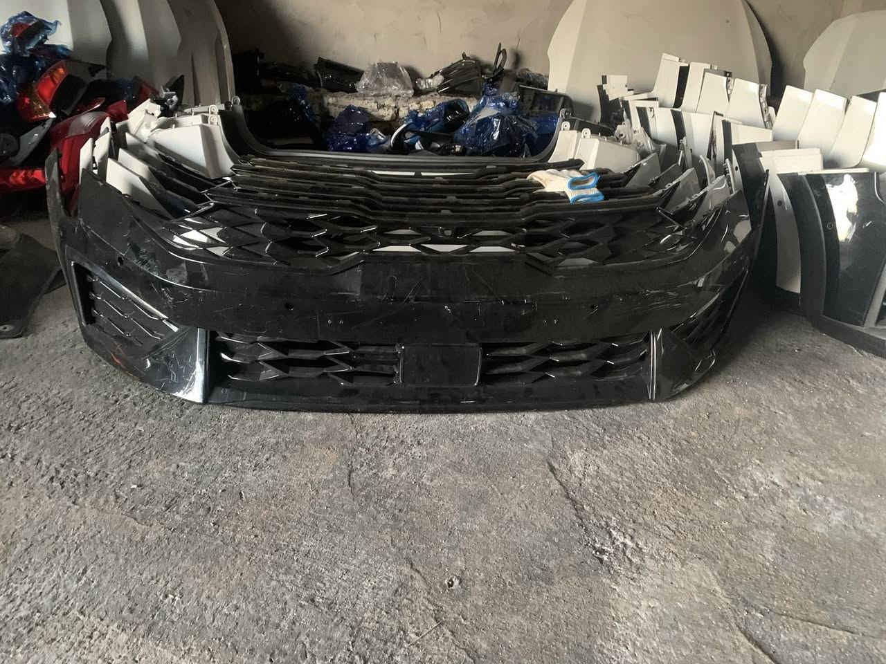 بسم الله الرحمن الرحيم 
تم وصل حاوية جديده قطع غيار كوري 
أسعار مناسبة وقطع غيار اصليه تفصيخ 
للأستفسار ***********
العنوان السماوه تقاطع قضاء الوركاء
