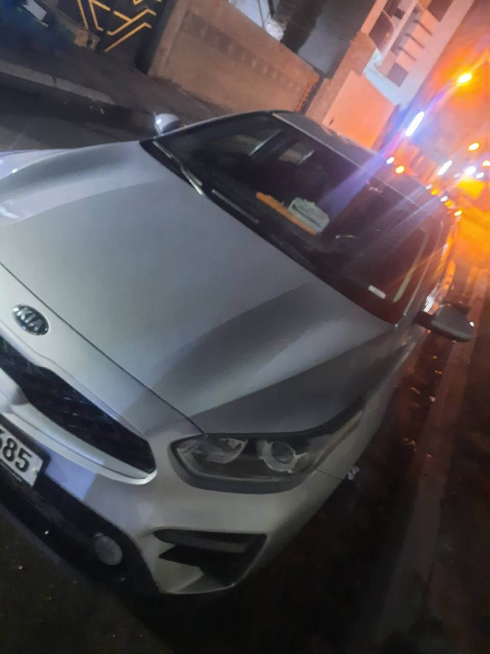 السلام عليكم سياره كيا فورتي للبيع السعر 135 وبيها مجال بصيط حادثها الامريكي قبق جنطه فقط وهنا بغداد نطخت جاملغ وباب ومعمر ع بارد الباب فقط ***********
