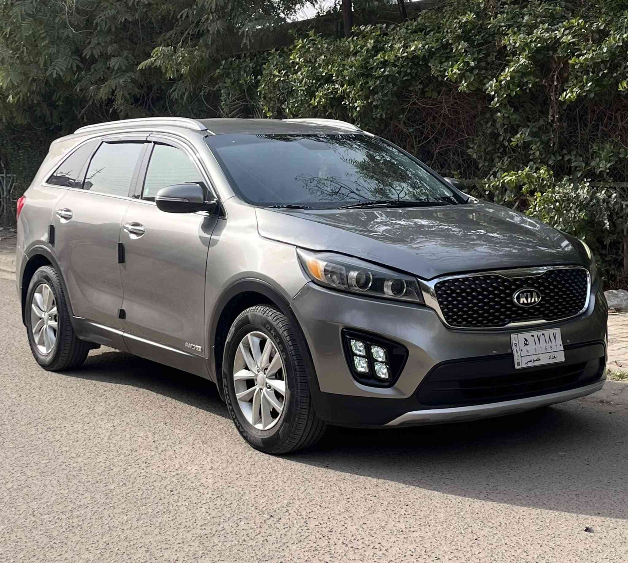 السلام عليكم 

كيا سورنتو 2016 وارد امريكي صور الحادث مرفقة 
بل منشور بدون ايرباك بدون دواخل بيه جاملغ صبغ
وحافة البنيد بارد 

رقم بغداد مشروع وطني تحويل ثاني يوم

المواصفات: شاشة - كامرة دوارة - فول تحكم ستيرن 

قطعتين تبريد -فور ويل AWD - مانع انحدار - مود درايف

محرك V6 3500 GDI - راكب 7 - كشنات جلد

داخل لونين - ويل كب - بلوجكتر زنون -LED نهاري 

بلوتوث - AUX - ABS - USB 

مكان السيارة بغداد الدولعي 

للتواصل والاستفسار 
***********
***********
