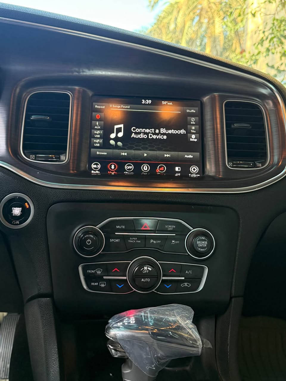 ( سلام عليكم

(جارجر GT  جيتي  )

‏‎الموديل : 2019 

‏‎( المحرك : 6V 3600. ) 

‏‎(سياره كفاله داخله صار بيه بلعراق جاملغ وبابين تبديل ) 

‏‎(سياره بلاديه )

( رقم بغداد الجديد تحويل ثاني يوم )

‏‎المواصفات : الون كرزي مميز 

‏‎* نسخة  GT 

‏‎* حساسات خلفيه

‏‎* سستم صوت الپاين مع سماعات پريميوم .

‏‎* ويل قياس 20 انج . 

‏‎* مصابيح امامية زنون . 

‏‎* كشافات الضباب زنون .) . 

‏‎* مقاعد رياضية من الجلد الفاخر . 

‏‎* المقاعد الأمامية كهربائية . 

‏‎* تشغيل عن بعد . 

‏‎* ستيرن كهربائي . 

‏‎* تدفئة ستيرن . 

‏‎* محدد سرعة . 

‏‎* تلفون بلوتوث . 

‏‎* كاميرا خلفية .

‏‎* مرايا متحسسة للاضاءة العالية .

‏‎* كير شفتات بالستيرن . 

‏‎* دخول ذكي (بصمة) .

السعر : 180 
للأستفسار  : *********** البصرة, العراق
