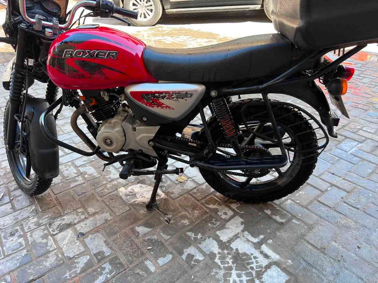 سلام عليكم بوكسر جبلي موديل2023 شهر ال11 ماشيه 53 الف مشتغل بيها دلفري شي قليل جانت استخدام شخصي الدراجة نضيفه مناقصها شي مرقمه سنويه باسمي كامله تحويل ثاني يوم السعر 2.450 وبيها مجال قليل مكاني مدينه الصدر 
*********** ملاحضه الرقم واتساب فقط
