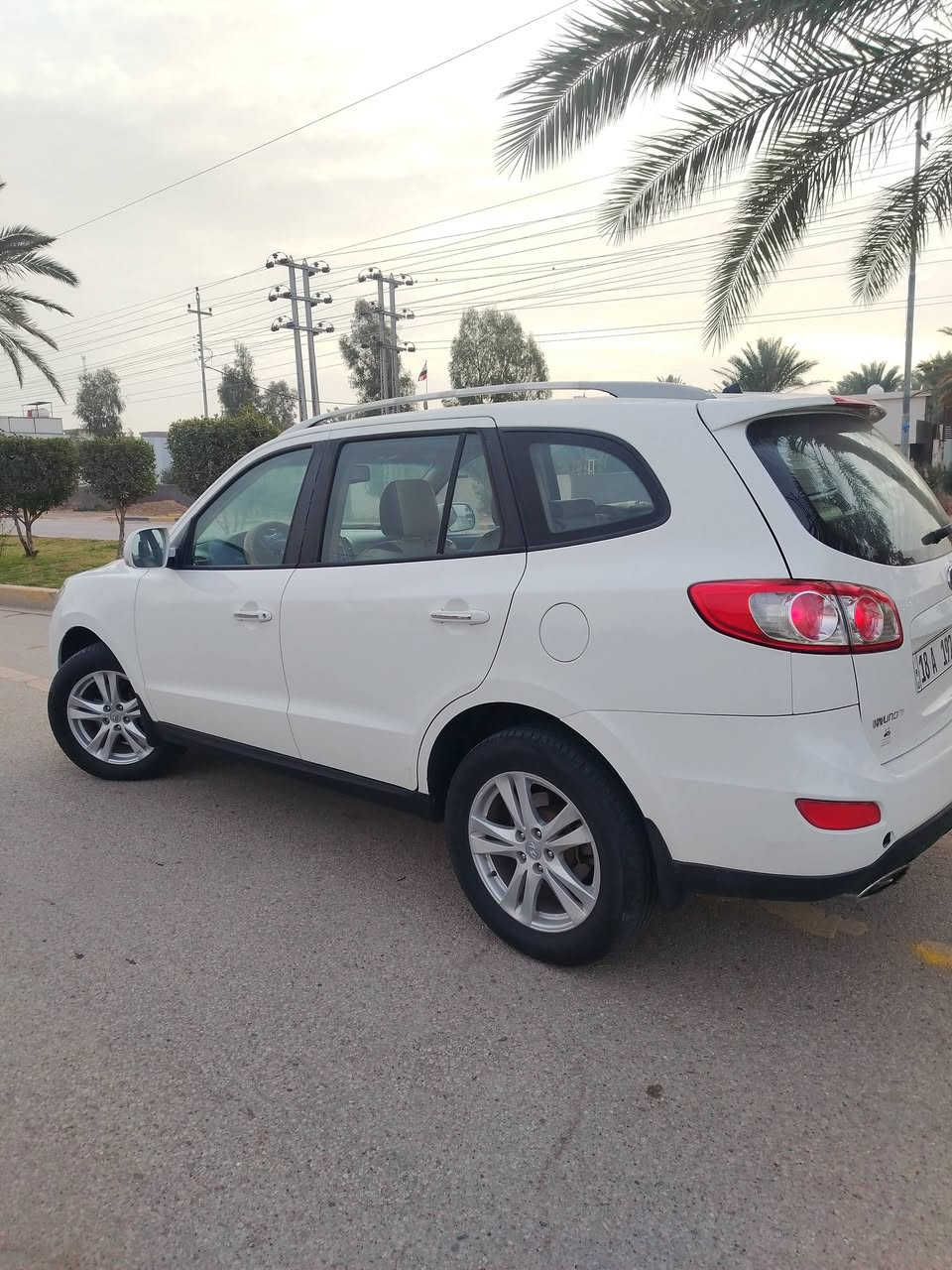 السلام عليكم
السعر 190 
هونداي سنتافي خليجي 2011 
كفاله حته من البارد
سياره جديدة 
رقم بابل رقم مميز بسمي 
مواصفات سياره 
7راكب 
3قطع تبريد 
حجم المكينه 3500
كامرة 
تحكم ستيرن جهتين 
فتحه سقف 
فورويل 
سيارة بسمي رقم دولي جديد 

عنواني كربلاء الحسينيه الوند
الاستفسار اتصل. ***********
