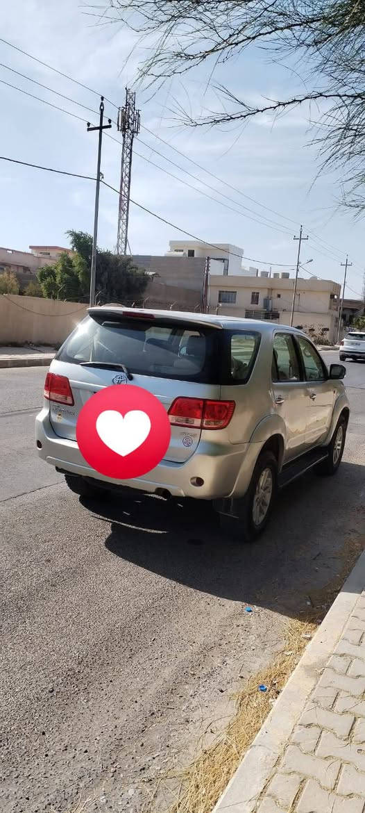السلام عليكم للبيع تويوتا فورجنر موديل 2008 وارد خليج كفالة عامة من الصبغ والضربة والتبديل والفتح مكفوله مكينة وكير بل كارتون برغي ما مفتوح بيها حجم المحرك 4سلندر 2700 حدادية وتخم تاير كله جديد تبريد ثلج 7راكب شاشه وكامرة وحساسات خلفيه بلاد اشاير بداخل المراية فور ويل4×4 سيارة جديدة كارتون وما تعبانه رقم اربيل انكليزي تحويل مباشر سيارة جاهزة برغي ما بيها نقص و سيارة جديدة كلش 
العنوان: بغداد 
السعر :147
للأستفسار اتصال فقط ع هذا رقم***********
