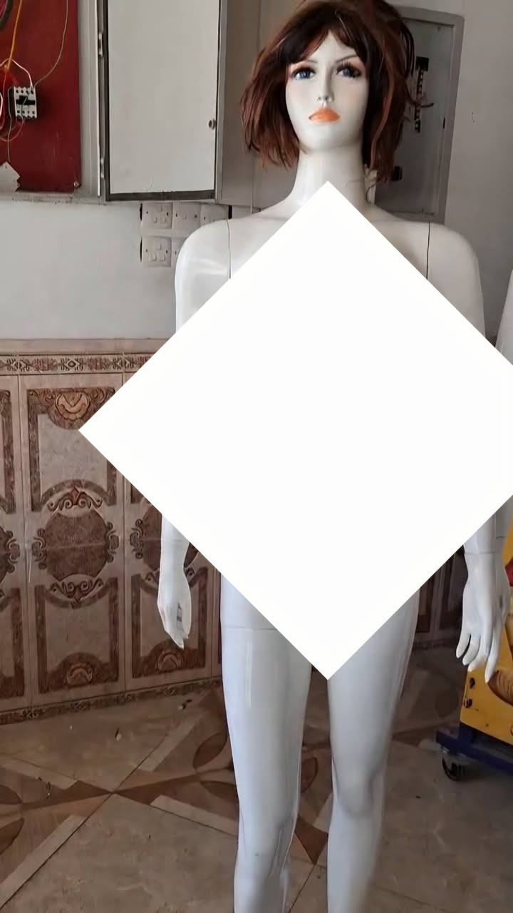 للبيع مانيكانات عرض ألبسة نسائية – فرصة ممتازة
العدد: ٧ مانيكانات
الحالة: مستعملة استعمالًا خفيفًا جدًا
النظافة: 100% وبحالة شبه جديدة
مناسبة لعرض الملابس داخل المحلات والبوتيكات
السعر: الاتصال على الرقم ***********
الموقع: دهوك. سيميل
