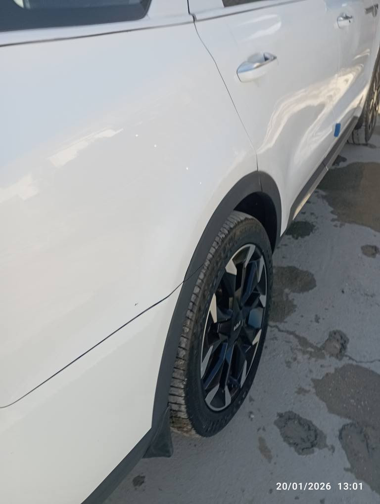 كيا سورينتو خليجي بأسمي موديل ٢٠٢٤ سته سلندر بصمه داتشو ويل ٢٠ماشيه ٤٠الف رقم بغداد دولي بيه بارد بالدور الجاملغ الخلفي وشويه بالباب بارد فقط بدون صبغ *********** مكان السياره بابل حله حلة, بابل
