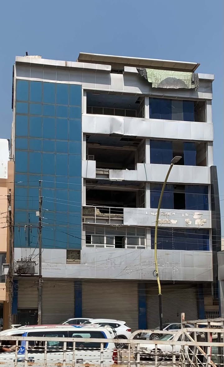 سلام عليكم ورحمة الله وبركاته
🏢 بناية للإيجار – موقع تجاري واستثماري مميز
بناية مكونة من 5 طوابق تقع على الشارع الرئيسي قرب جامع النداء.
✅ تحتوي على مصعدين عدد (2)
✅ موقع حيوي واستراتيجي
✅ مناسبة للمصارف الأهلية والمؤسسات المالية
✅ مناسبة للشركات والمعاهد والمراكز الطبية
✅ مناسبة لـ معارض الأثاث والمفروشات والأنشطة التجارية المختلفة
✅ سهولة الوصول وواجهة مميزة على الشارع الرئيسي
📞 للاستفسار والمعاينة:
***********
فرصة استثمارية مميزة في موقع تجاري حيوي
