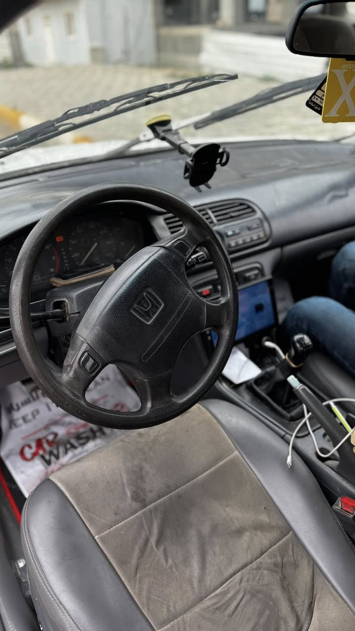 السلام عليكم
هوندا اكورد للبيع
موديل 1997
السيارة خير من الله مكينه جديدة
كير جديد مكفولة السيارة حلوة مال شغل
السعر 45$ وبيها مجال للشراي 
باقي التفاصيل ***********
