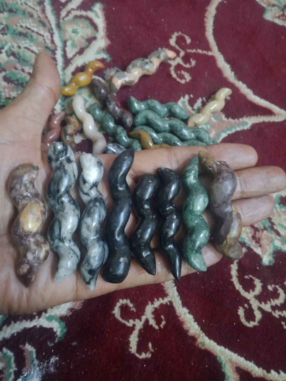 عروق لوي حجر طبيعي سعر العرق ١٠ الاف جمله فقط لصحاب البيجات لناس على باب الله الفحص أمام المندوب يوجد توصيل لجميع المحافظات رقم الحجز الواتساب ***********
