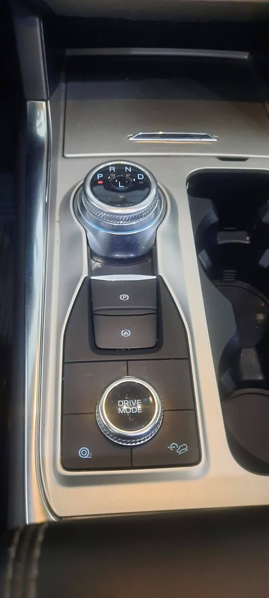 السلام عليكم للبيع
فورد اكسبلورر 2022
 Xlt plus 4*4
فول مواصفات حادث خفيف بدون ايرباك 
***********
عنوان كركوك
رقم اربيل 
ماشيه 48 ميل قابل للزياده
السعر 280
