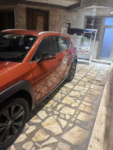سلام عليكم 
لكزز ux200 موديل 2021 سيارة وارد امريكي بدون حادث بدون ايربالك و سونار موجود 
حادثها سرقة تايرات بالنقل من امريكا صار بيها شخوط بالبنيد يحتاجلها تكحيل وبيها ضربه بسيطه جداً بالباب خلف سائق سيارة فول فول فول مواصفات 
تشغيل عن بعد 
رادارات 360 درجة 
ابل كار بلي و اندرويد هم
حساسات امامي خلفي جانبي 
تحكم ستيرن 
تحكم ماوس 
كراسي كهرباء سايق و بصف سايق 
تدفئة تبريد 
لون مميز مشمشي 
رقم مميز اربيل 
تحكمات ستيرن 
اوامر صوتية 
رقم شاصي (JTHX3JBHXM2036947) 
ماشية 46 الف كيلو وليس ميل 
وبعد كومة مواصفات هم 
مكانها الوزيرية قرب معرض الاخوين
رقم هاتف ***********
