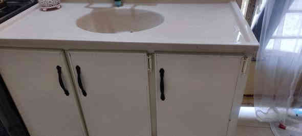 السلام عليكم
كاونتر المنيوم سوكي
مترين وملحق وسنكي متر و٢٠
سعره ١٥٠ وبي مجال قليل
مرمر صناعي وبي كسر من داخل الحوض والكاونتر الارضي نازل من النص يتصلح عادي *********** عنوان بابل ابو غرق
