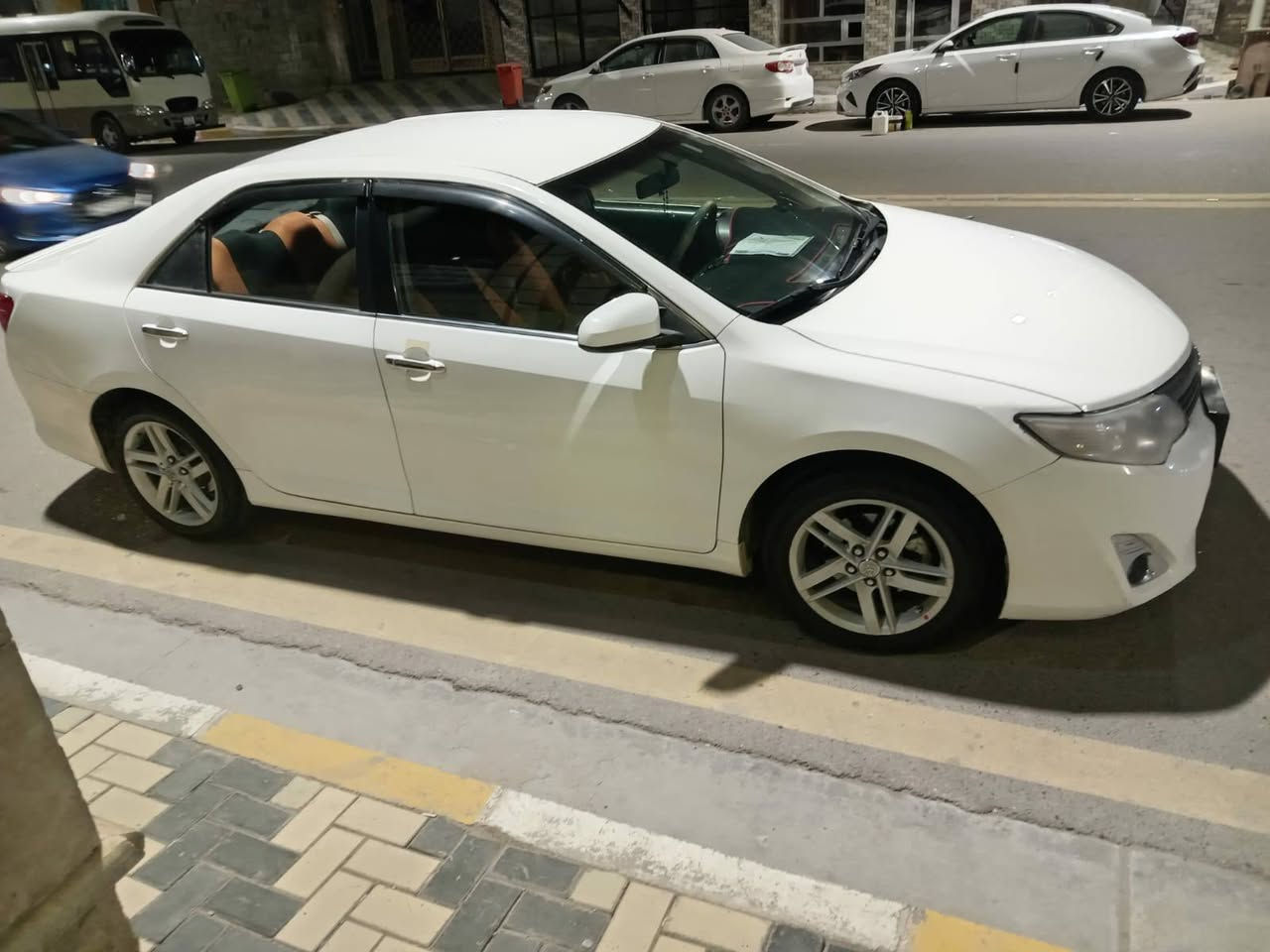 السلام عليكم /تويوتا كامري وارد خليجي كفاله عامه السونار مرفق مع الصور موديل 2013 محرك 2500 نظيف وگير نظيف تخم تاير صدر امامي خلفي نظيف رقم اربيل الجديد وسنويه جديده شرط التحويل مكان السياره الانبار فلوجه الاتصال ع الارقام (***********) )(***********) السعر 138مجال قليل
