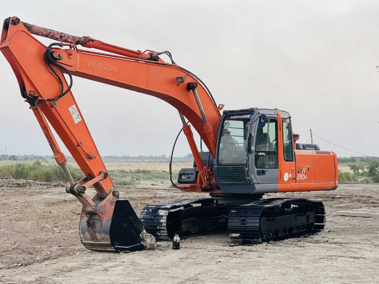 سلام عليكم زت للبيع موديل 2005 مكفوله كفاله عامه حجم 210Hرقم واسط ***********
