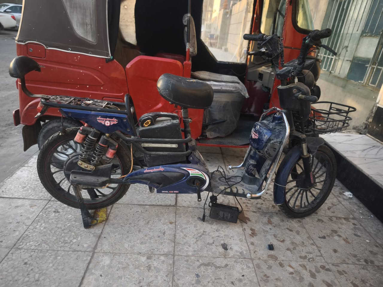 سلام عليكم دراجه شحن لل بيع يرادله ترتيب بسيط سرعه 99 سعر 175 وبيه مجال


**إذا كنت صاحب هذا الإعلان وتريد حذفه لأي سبب، رجاءا أرسل رسالة إلى الدعم الفني**