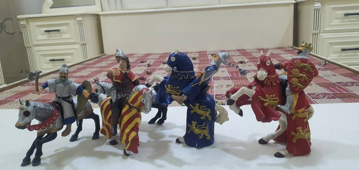 السلام عليكم 
مجموعة فرسان العصور الوسطى 
٢١ قطعه ٨ خيول 
١١ فارس 
٢ منجنيق 
كل القطع شركه papo 
ينباعون مجموعه كاملة ( كل ٢ ب ٥)


**إذا كنت صاحب هذا الإعلان وتريد حذفه لأي سبب، رجاءا أرسل رسالة إلى الدعم الفني**
