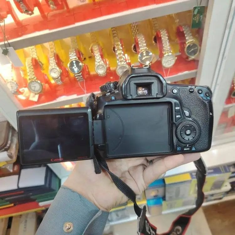 سلام عليكم 
كامره كانون 60 D شاشه قلاب  
مع عدسة الاصليه 
فول نظافة 
مع جنطة وحزام  وبطارية وشاحن 
السعر 475 الف وبيه مجال

ويوجد توصيل


**إذا كنت صاحب هذا الإعلان وتريد حذفه لأي سبب، رجاءا أرسل رسالة إلى الدعم الفني**