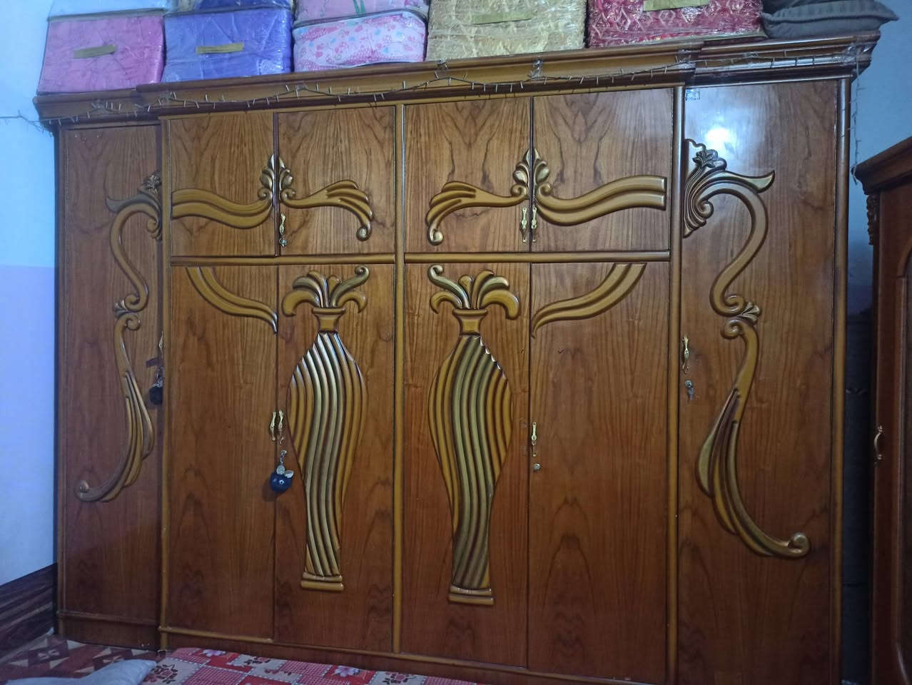 سلام عليكم غرفه اخشاب صاج نضافه فول السعر 600وبيه مجال ال تصال وتساب***********
