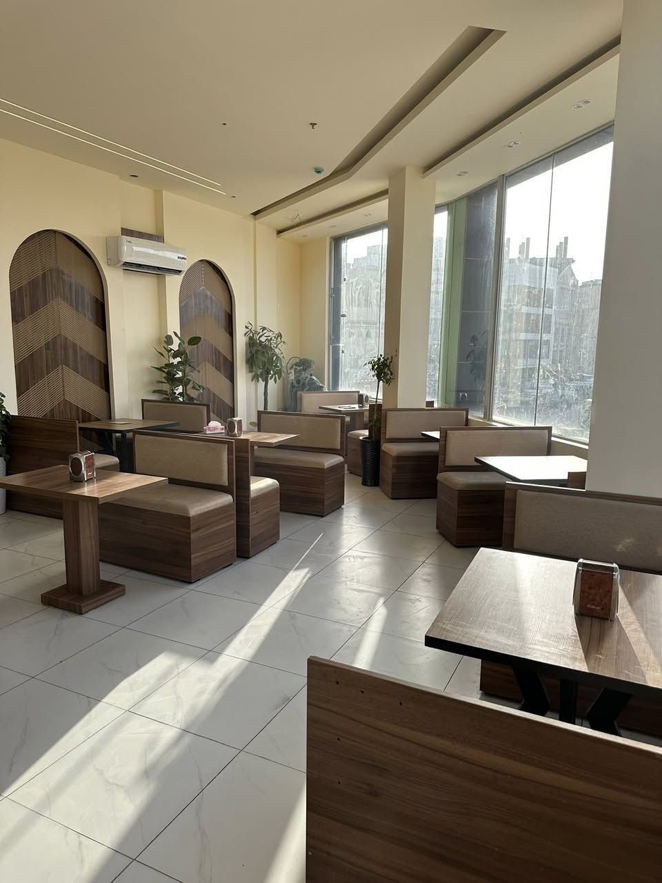 مكلف بالنشر
مطعم للبيع
 او للاستثمار ( الدخول في شراكة )
جاهز وكامل من كلشي
احهزة بكل انواعهه
سستم كامرات 
نظام حرائق سلم طوارئ 
تبريد مركزي 
كاشير كامل متكامل 
مصعد كهربائي 
توجد صالة عوائل + صالة خارجية كبيرة مفتوحة عالشارع العام تصلح كوفي 
طبعا من الممكن تغيير فكرة المشروع
موقع تجاري جدا راقي 
كربلاء >>  ركن فلكية الجمعية 
سبب البيع الدخول في وكالة غير ناجحة 
للاستفسار 
رقم صاحب المطعم 
‏‭0772 462 1513‬
