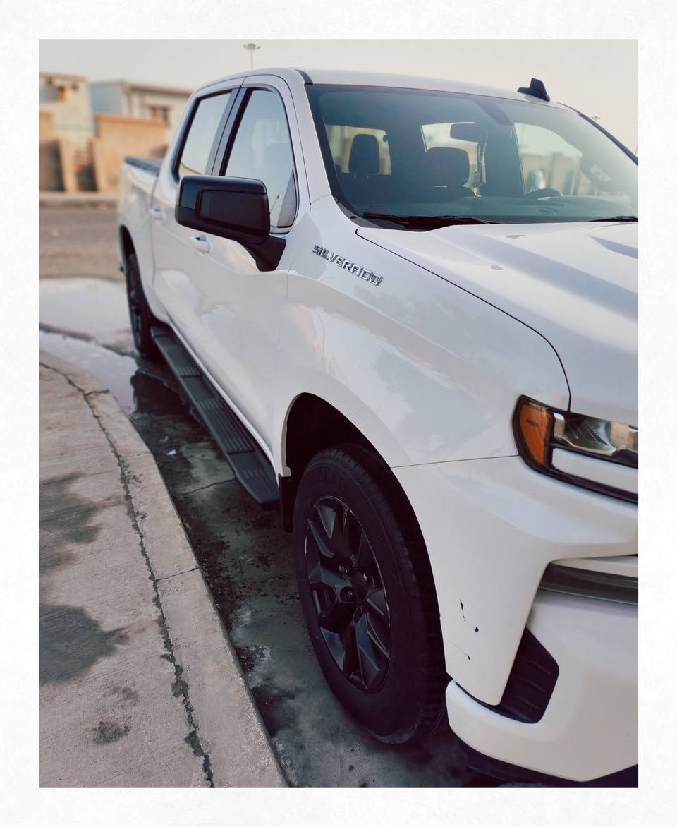 السلام عليكم
سلفرادو 2020 
2700 custom توين توربو باب طويل بدي قصير
رقم أربيل أنكليزي سنويه 2027 
السياره بيها مبدل باب الخلفي عكس السائق وصبغ قليل موضح بالصور 
السعر 270 والشراي يدلل 
عنوان البصره *********** متوفر واتساب
