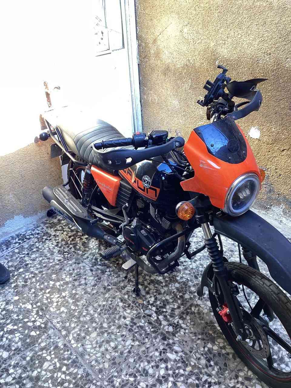 السلام عليكم عيد مبارك عليكم مره خصا الادمان دراجه دايون موديل 2025 ماشيه 8000الدرتجه جديده تخبل مكفوله من كل شي مرقمه اربيل تحول بسمك السعر 20250مليونين وربع وبيه مجال هاذه الرقم اتصل وبيك خير ودلل ***********ااعنوان بغداد مدينه الصدر الكياره
