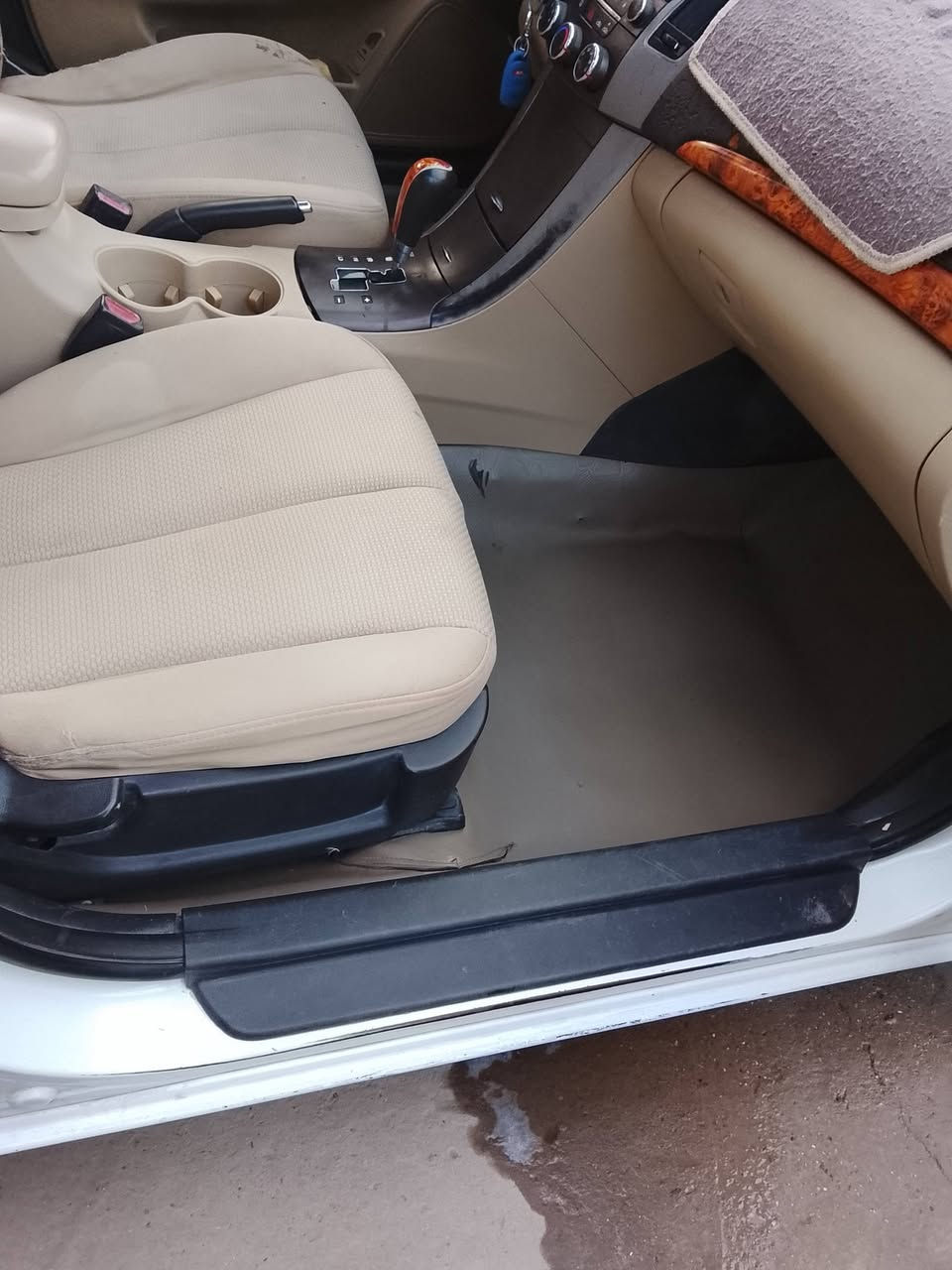 ياالله السلام عليكم ورحمه الله سوناته موديل 2009رقم بغداد نكليزي تحويل مباشر السياره مكفوله من الحادث بيه شخط فوك الدوسه الباب الامامي 
اومصبوغ شخط فقط الجاملغ الخلفي ولتكمه نصه بيه حالوب السياره كير مكينه حداديه تخم تاير كله مكفول مكان السياره بابل مكينه 2400داخل بيجي السياره خليجي 
بدون حادث بدون صبغ ابيع شرط السونار 
***********
***********
السعر 114اوبيه مجال
