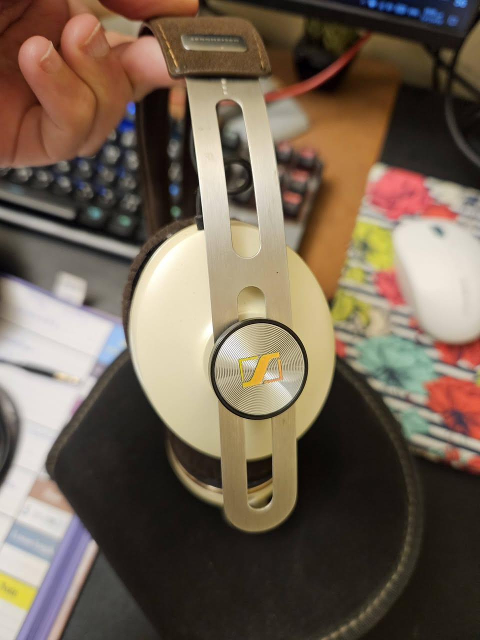 SENNHEISER MOMENTUM 2
سنهايزر مومينتم 2 
اذا تفيدك راسلني
***********
