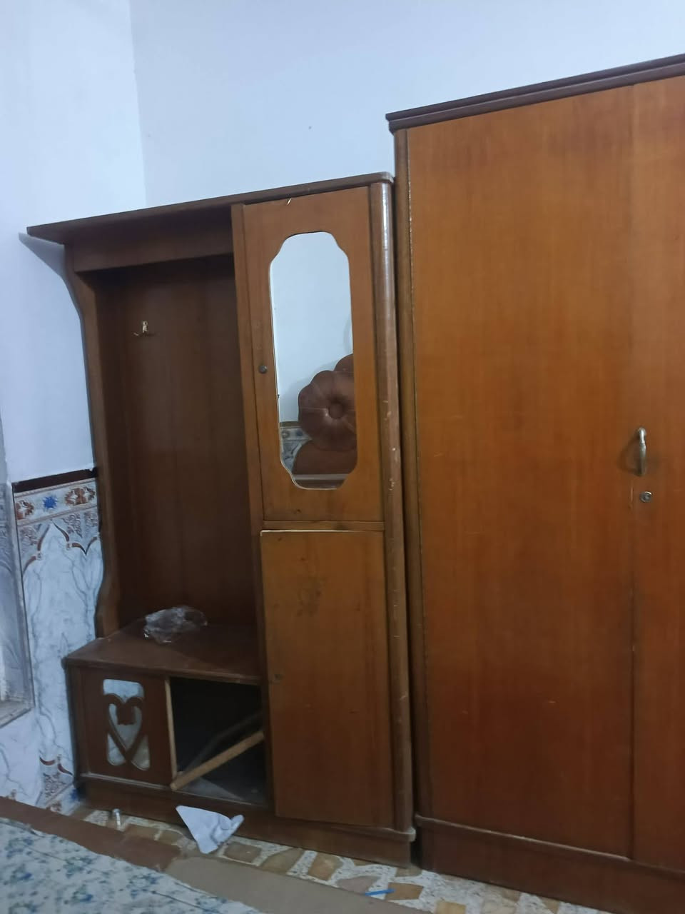غرفه للبيع مفصخه وجاهزه بس اشيله وتنصبه
ب250 وبيه مجال للناس المحتاجه 
الي يريده يكلي اني ادخله خاص


**إذا كنت صاحب هذا الإعلان وتريد حذفه لأي سبب، رجاءا أرسل رسالة إلى الدعم الفني**