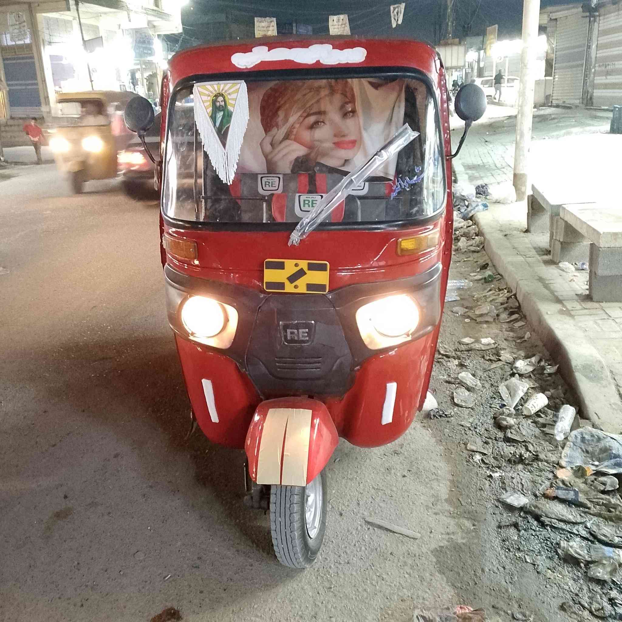 سلام عليكم تكتك موديل 17 شهر 11 شرط وراق صولي كامله مكينه مال عشرين الله شاهد تكتك مال عيشه مصبوغه  كامله من كلشي المكان بغداد مدينه الصدر الحميديه قرب صيطره سعرها مليونين و ثمنميه قفل بدون عمله رحمه لواديكم لمو شراي لا يكسر بحلال العالم رقم الهاتف ***********
