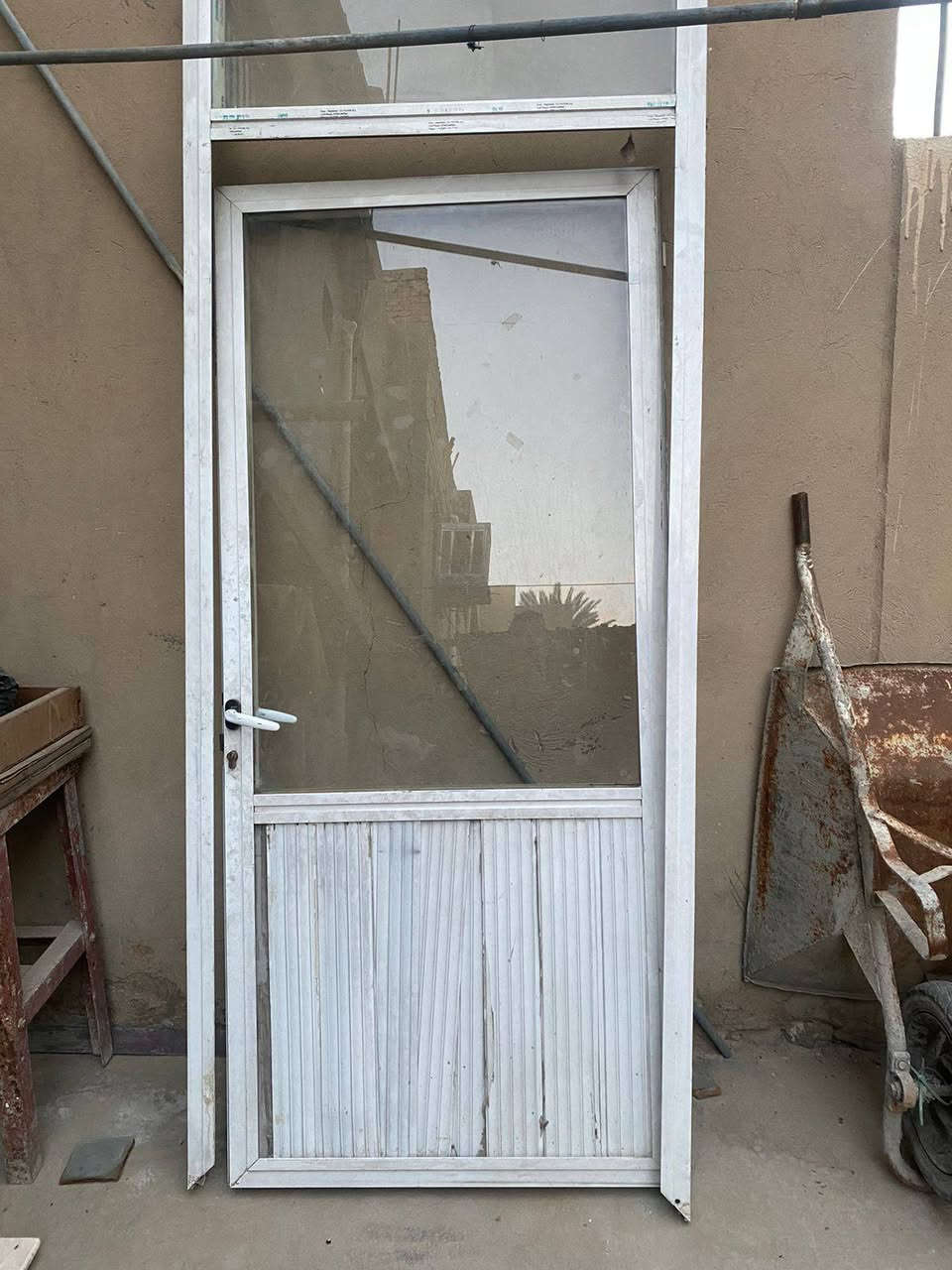 السلام عليكم
متاح 
باب بيبي سي 
باب المنيوم 
شباك المنيوم 
المكان بغداد العامريه 
***********
السعر 200
