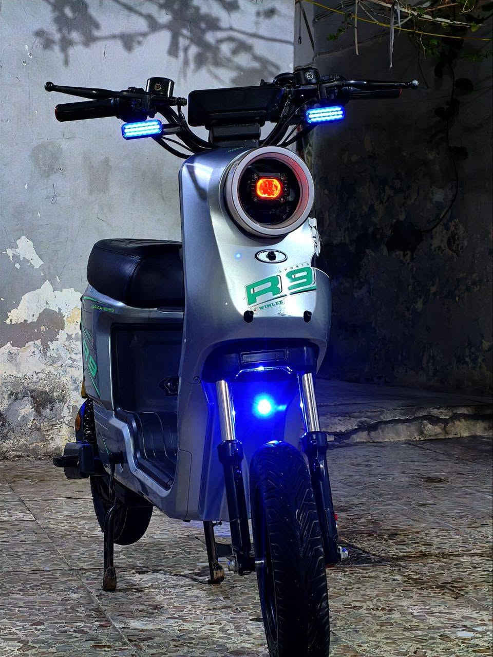 دراجة شحن R9 للبيع سعر 375الف وبي مجال مكان حله باب الحسين للأتصال ***********
